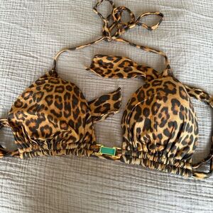VIX leopard bikini top green lining. Tie size D cup. Gently worn.